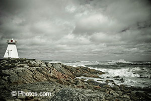 © Photos.com. Vue des eaux agitées au large de la côte de l'Atlantique. 