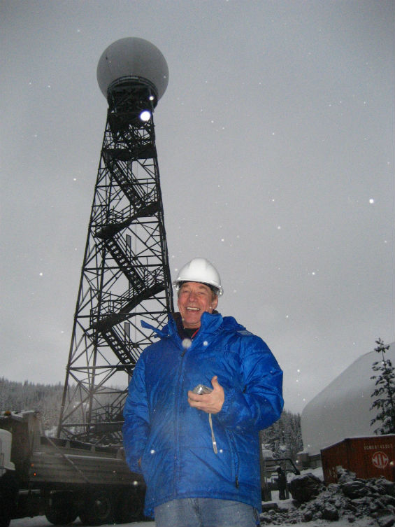 Image : Frank Mirecki (superviseur responsable de la construction) et son radar