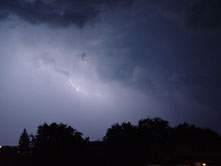 Photo of a lightning storm similar to what was experienced in Ontario. Photo: Jim Moyes © Environment Canada, 2005