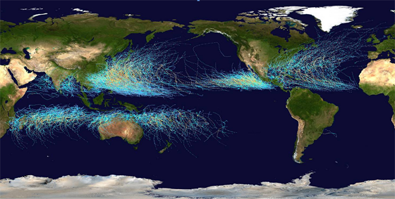 Trajectoire des cyclones tropicaux autour de la terre, de 1985 à 2005. Photo : Nilfanion et NASA