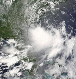 Ouragan Alex, le 3 août 2004, Ouragan de catégorie 1 près des Carolines. Photo: NASA